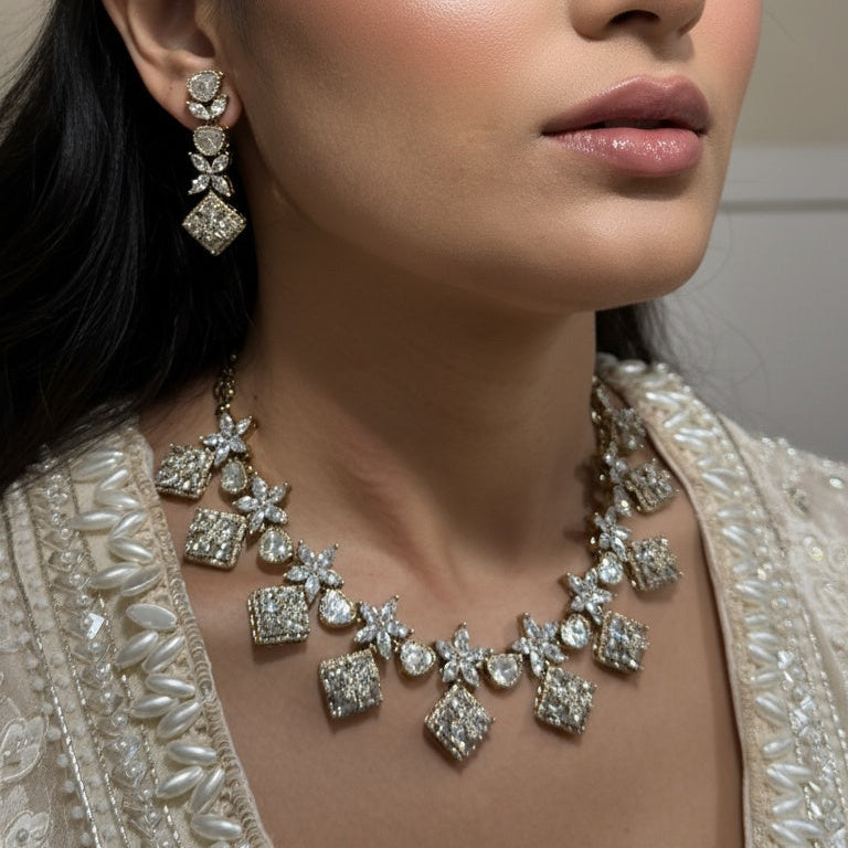 DIAMONTE STAR NECKLACE