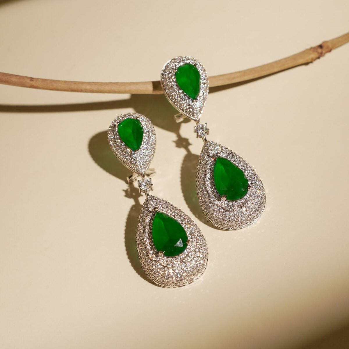 EMERALD DROPLET EARRING