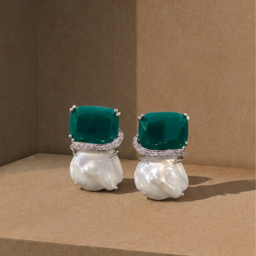 PEARL BAROQUE EARRING