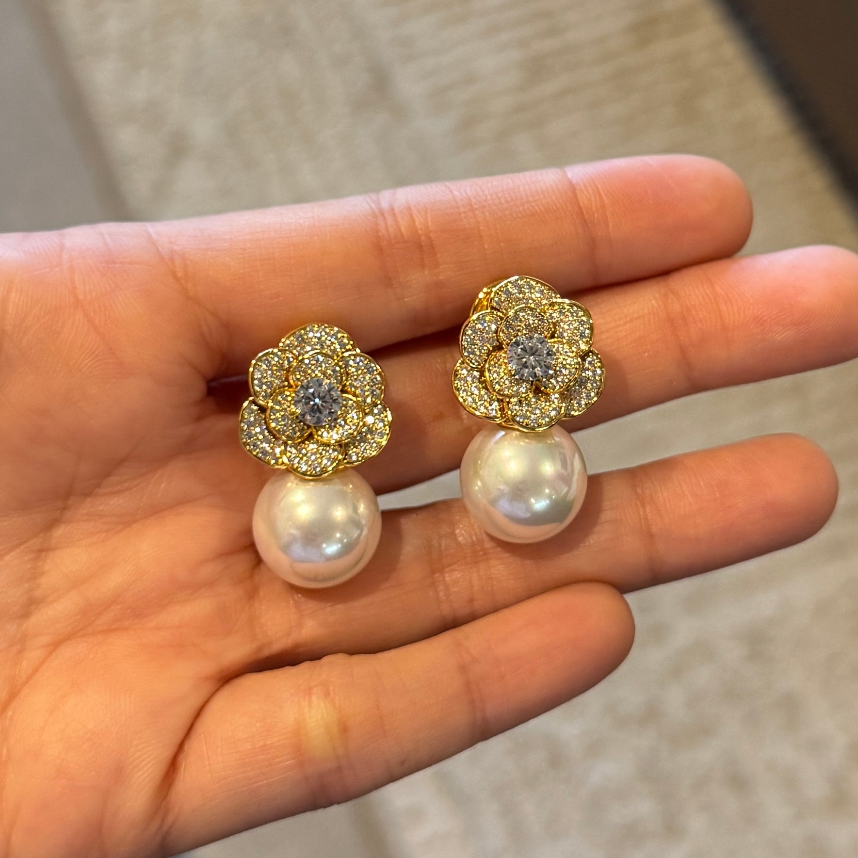 ROSE PEARL EARRING
