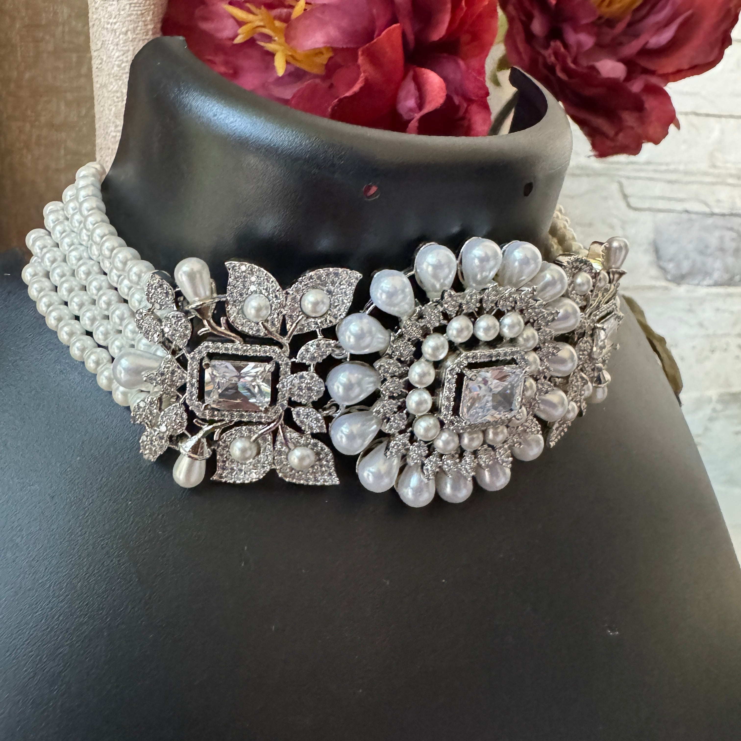 NOOR PEARL CHOKER NECKLACE SET