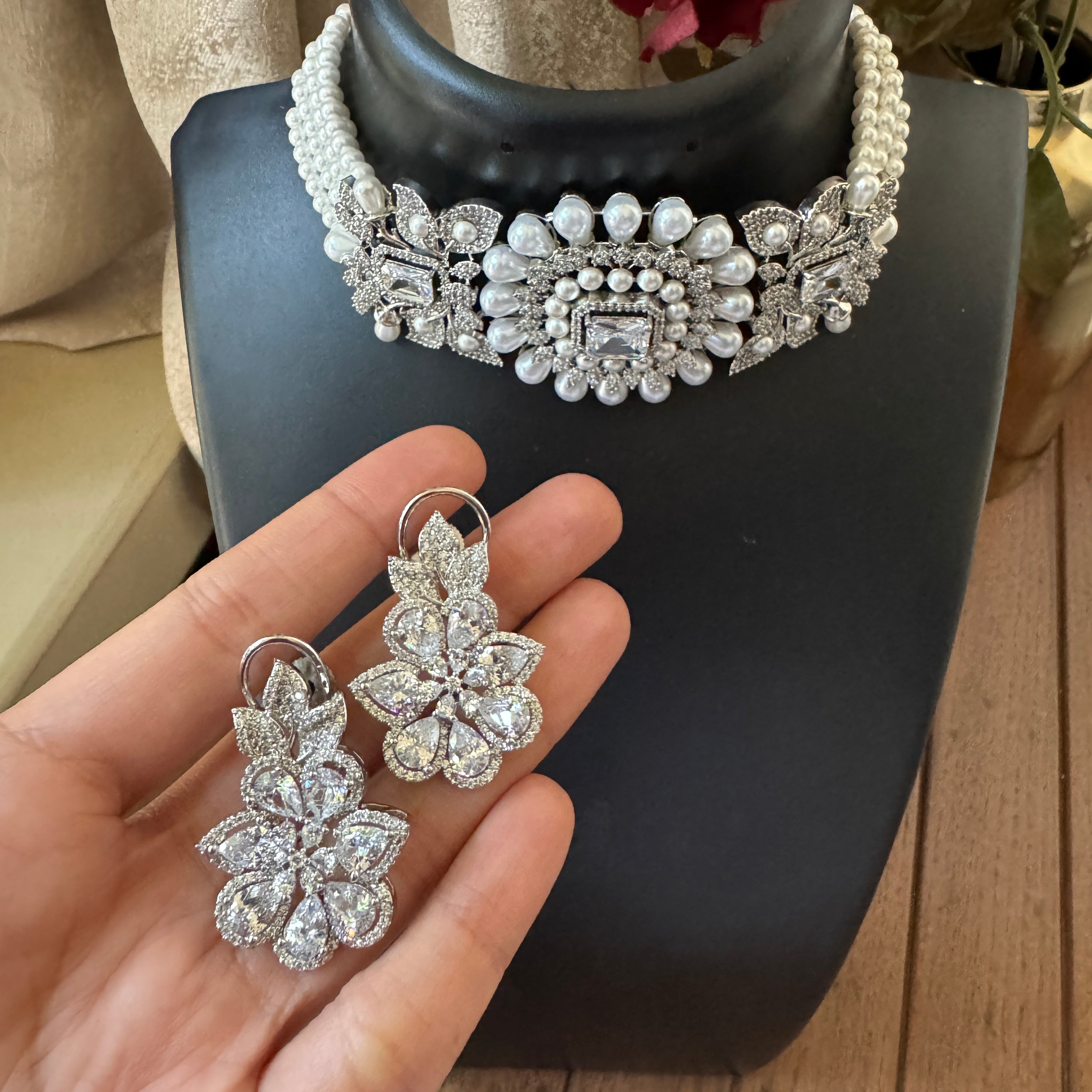 NOOR PEARL CHOKER NECKLACE SET