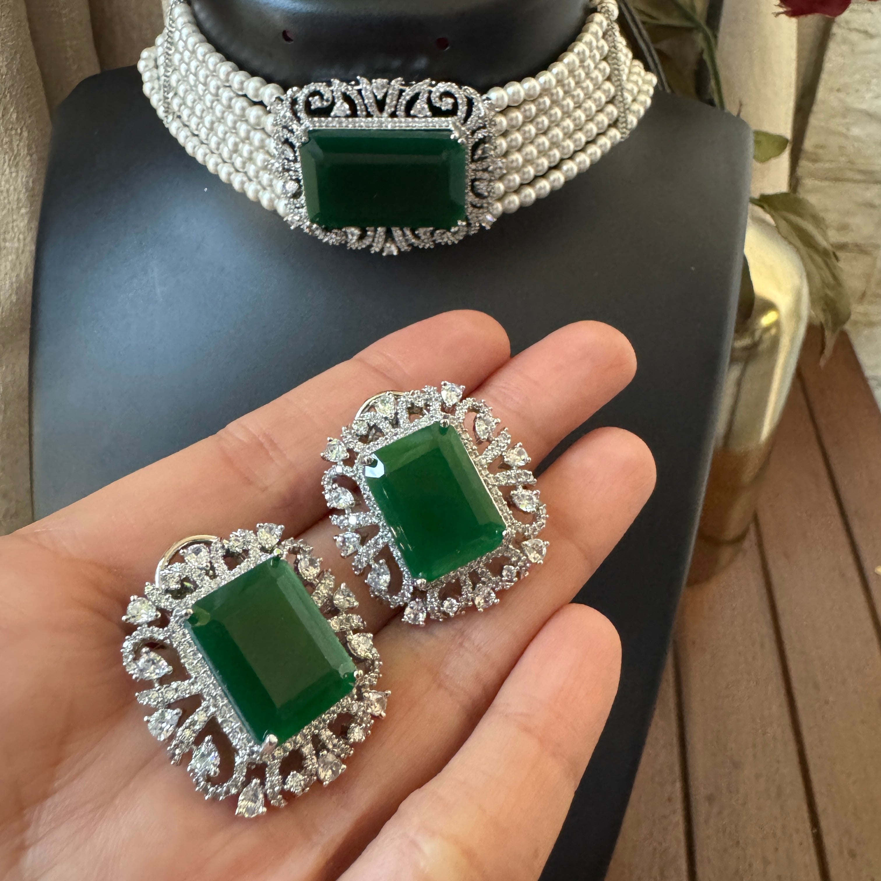 PEARL EMERALD CHOKER NECKLACE SET