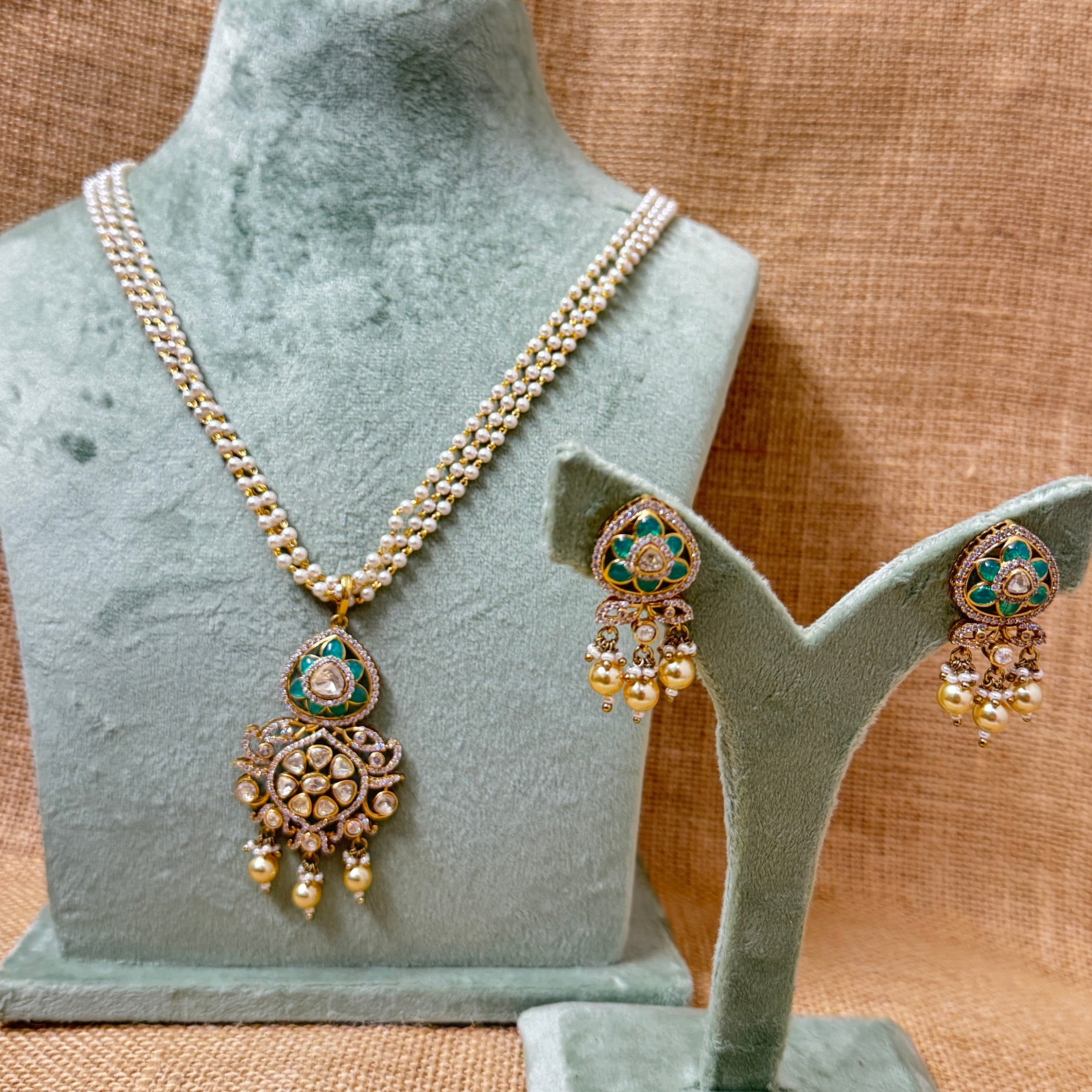 PEARL MEHER PENDANT SET