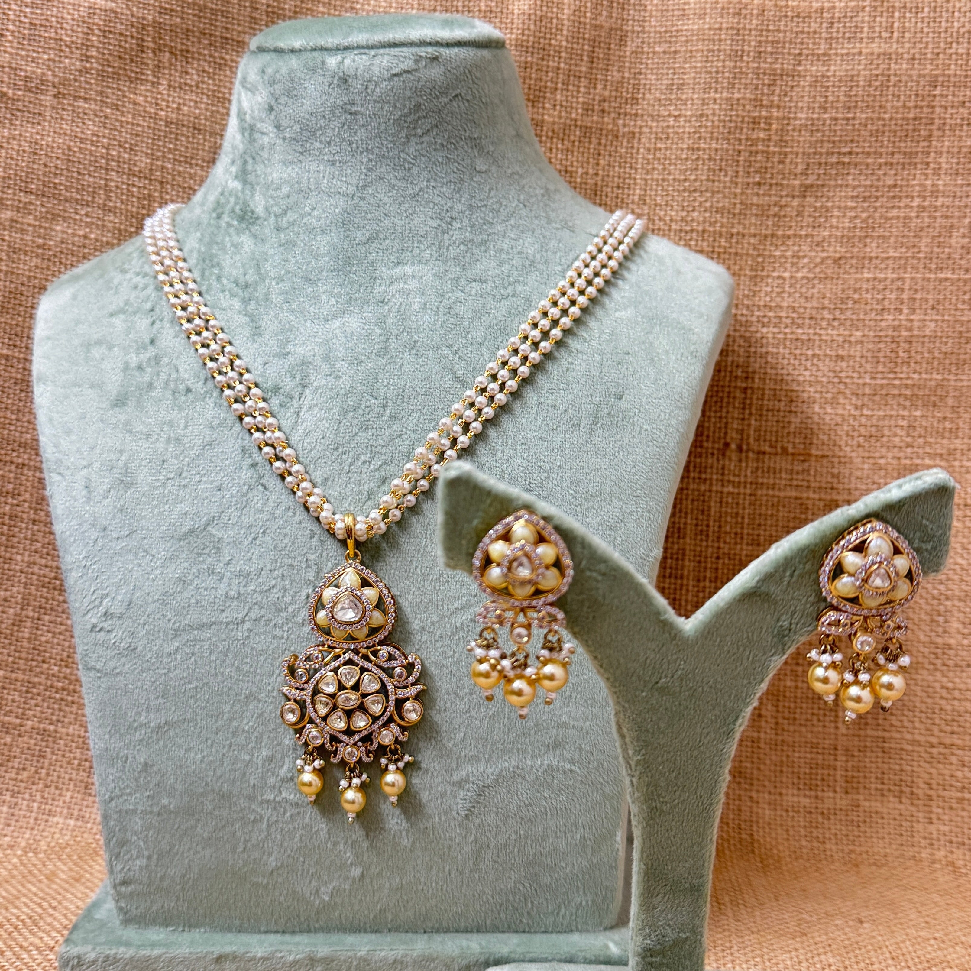 PEARL MEHER PENDANT SET